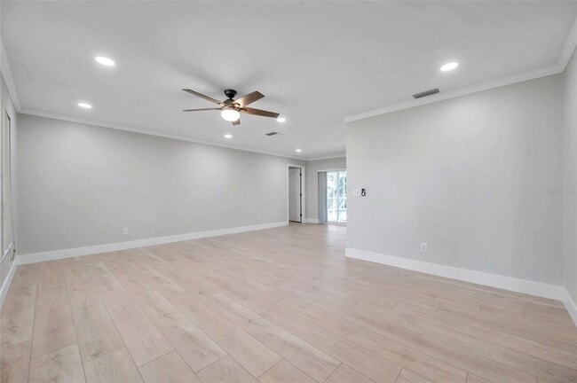 Foto del edificio - 8789 Maplewood Rd