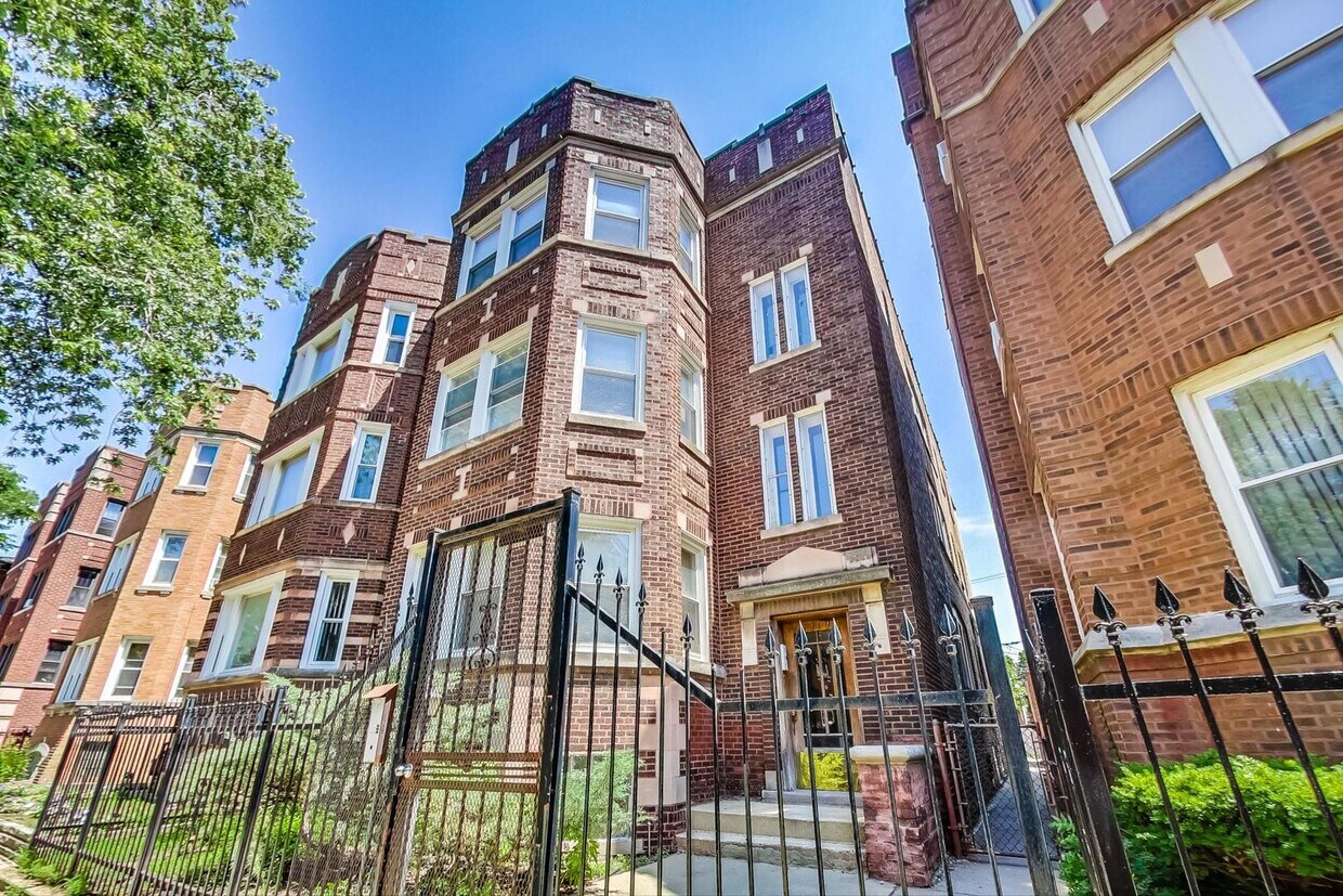 7819 S Cornell Ave Unit 3, Chicago, IL 60649 Condo for Rent in Chicago, IL