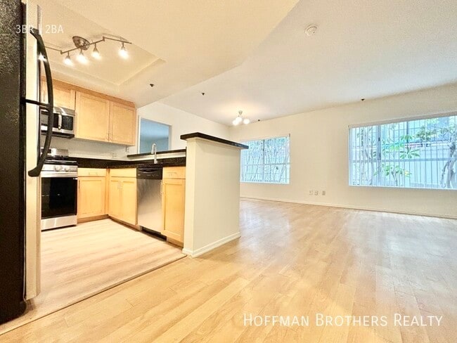 Building Photo - 939 Palm Ave. West Hollywood, CA 90069