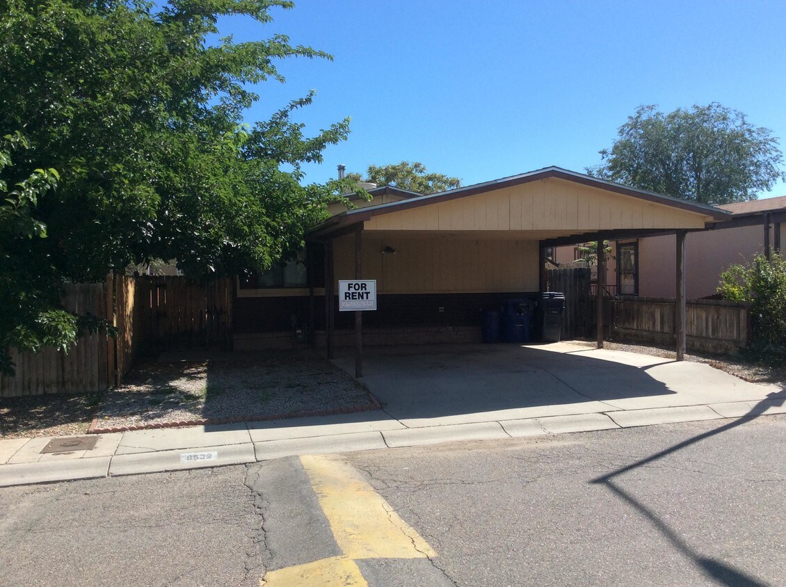 Foto principal - 8532 Brook St