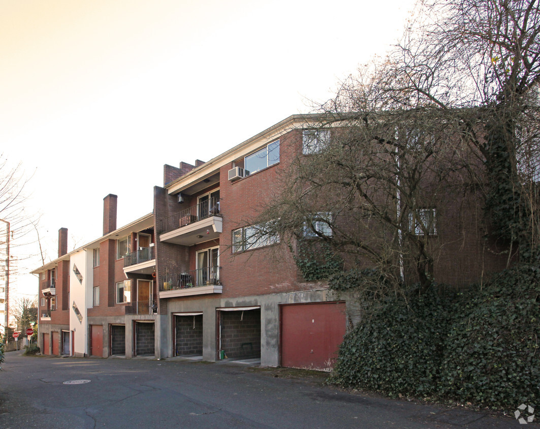 Building Photo - Radcliff Apartments