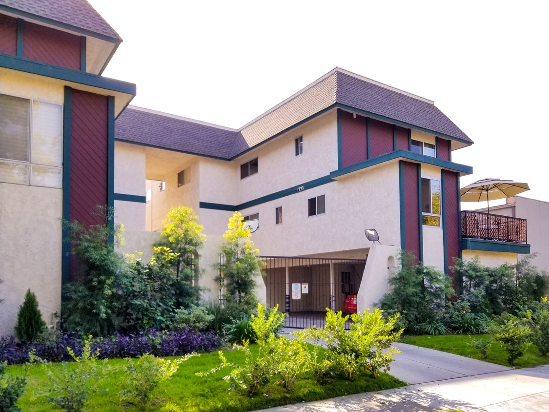 412 Burchett St, Glendale, CA 91203 Condo for Rent in Glendale, CA