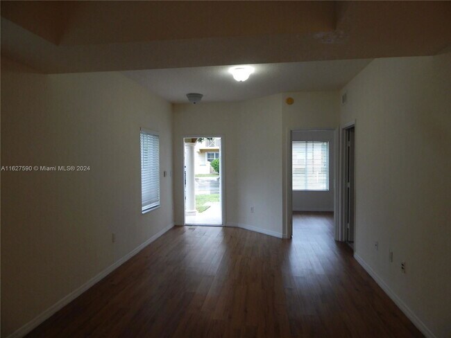 Foto del edificio - 8810 W Flagler St