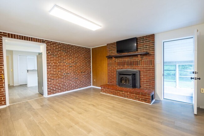 Foto del edificio - Lovely 3 BR/2 BA Single-Family Home in Glen Burnie!