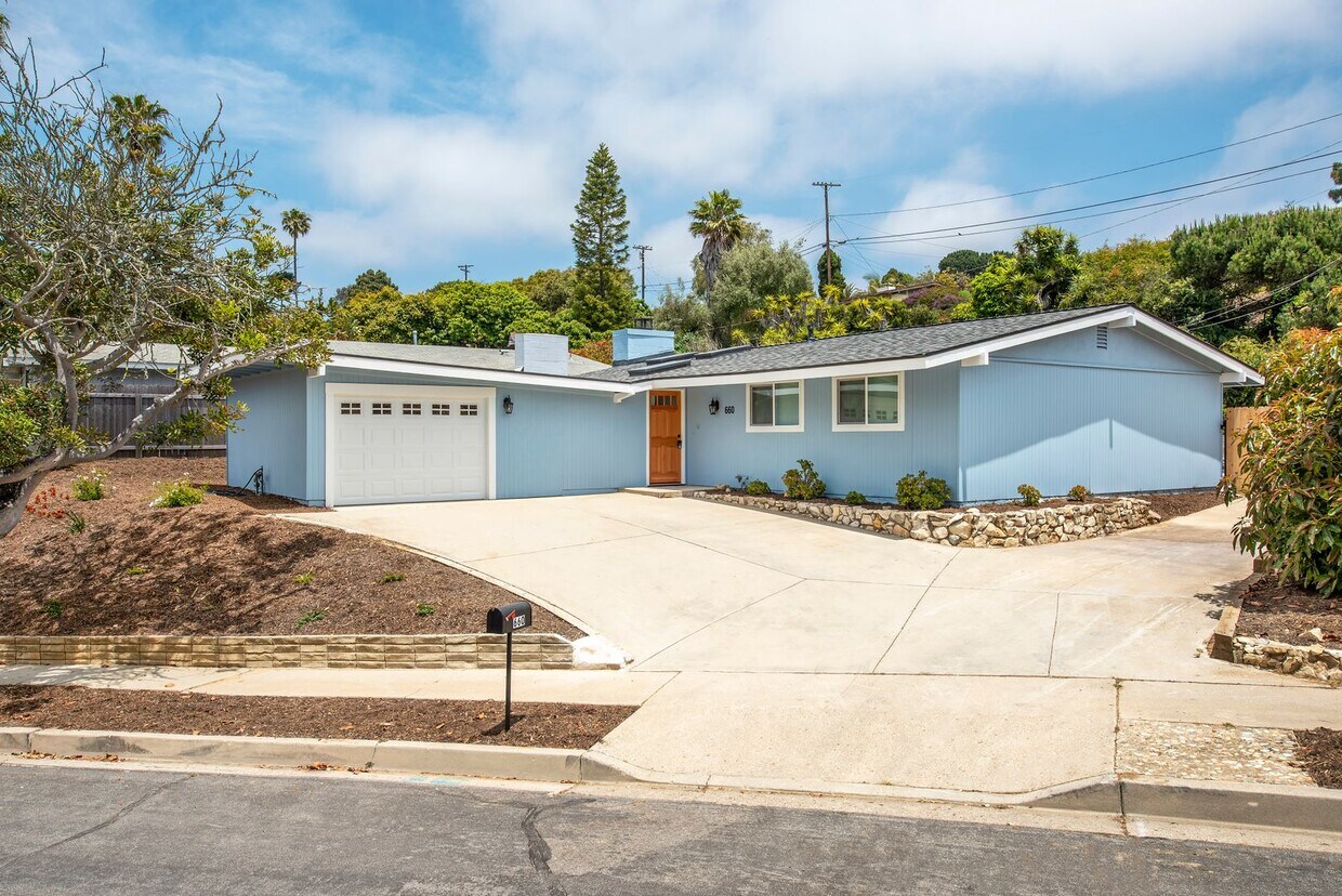Primary Photo - REMODELED MESA 3BED/2BATH HOME PLUS A BONU...