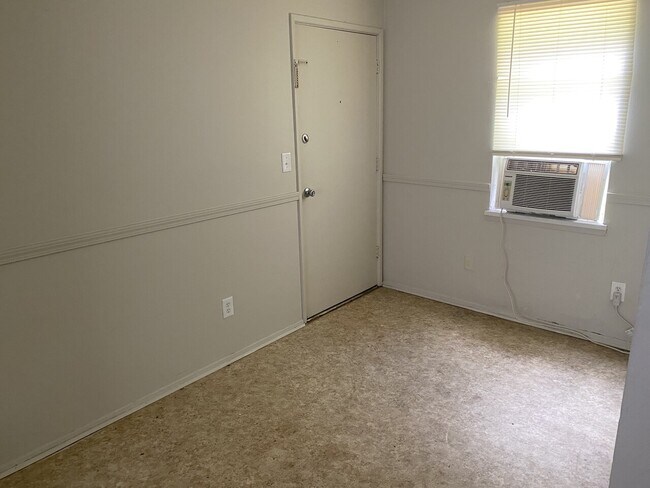 Foto del edificio - 9335 LaGrange Rd