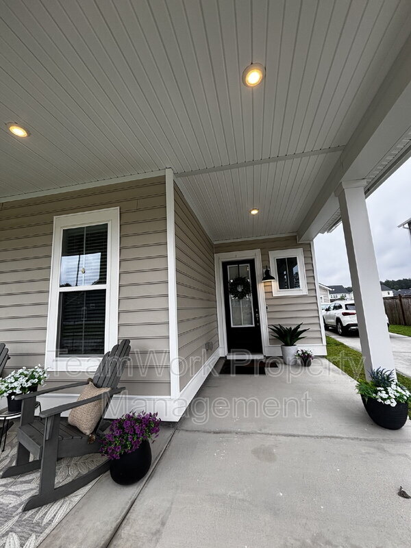 Foto del edificio - 214 Narrowleaf Ave