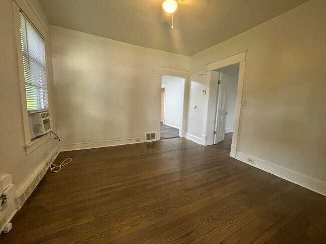 Building Photo - 2410 Hanover Ave NW
