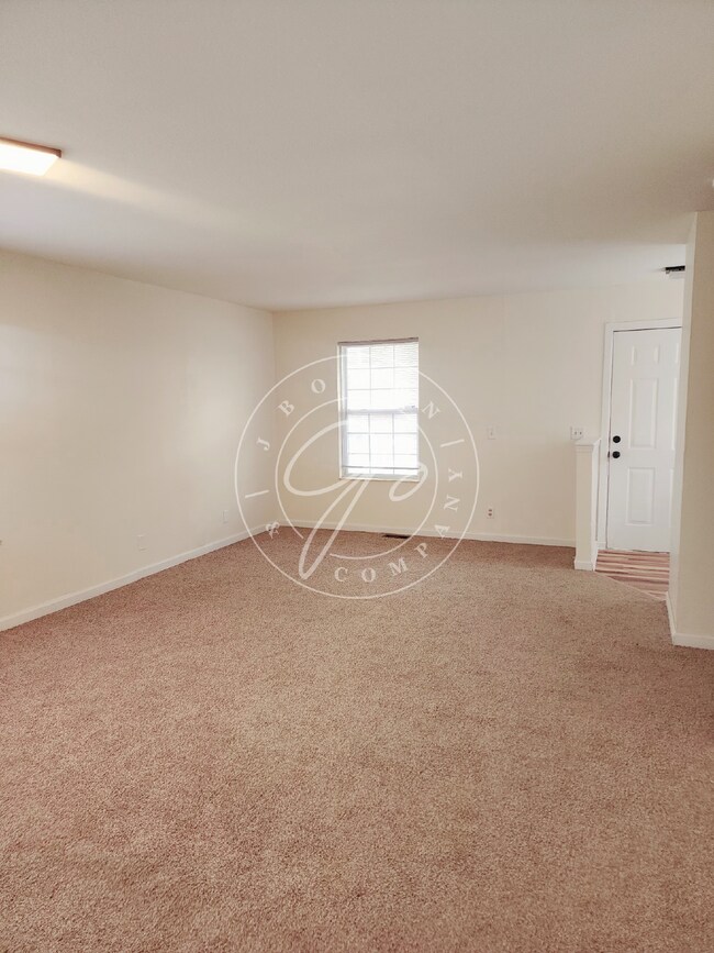 Building Photo - Charming 4-Bedroom Rental fully updated an...