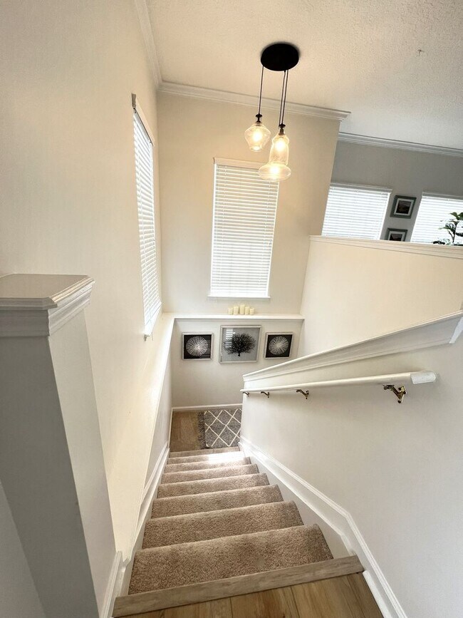 Building Photo - Lovely 3BR/2BA Gated Mandarin Condo w/ Garage