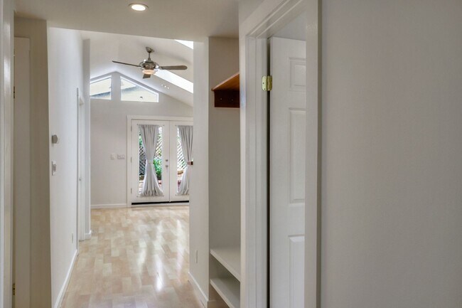 Foto del edificio - 3669 Madrone Ave