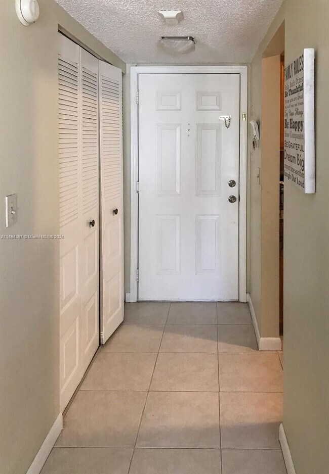 Foto del edificio - 9301 SW 92nd Ave