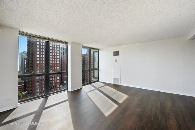 Building Photo - 1122 N Clark St
