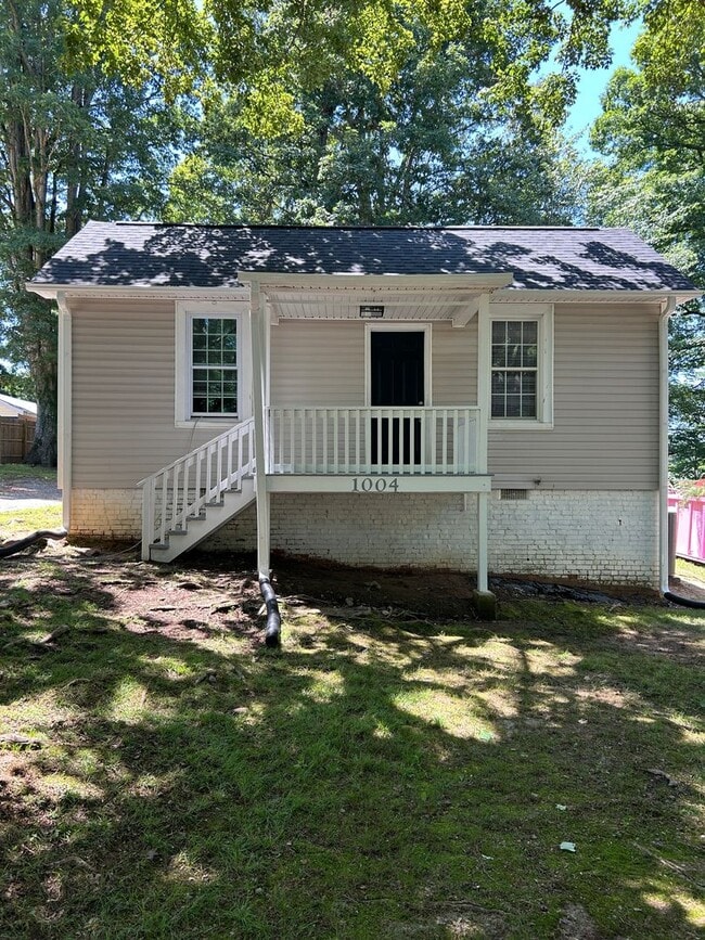 Building Photo - 1004 Cayuga St