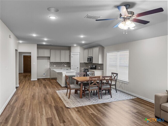 Building Photo - 916 Gray Cloud Dr