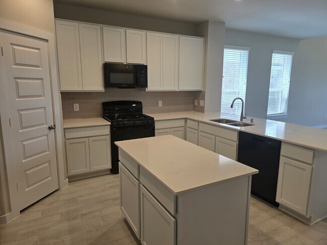 Building Photo - 333 Spruce Oak Ln