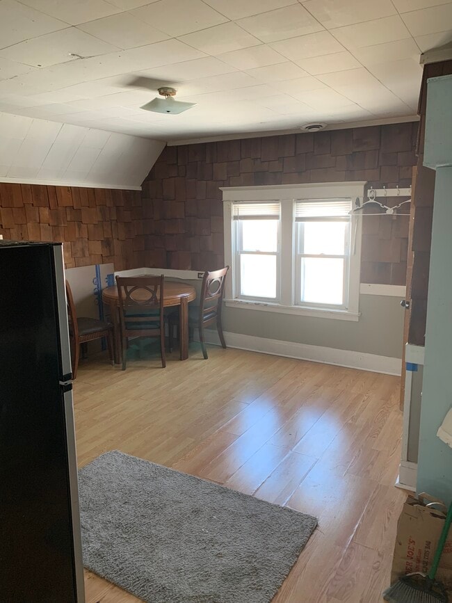 Kitchen - 171 Callodine Ave