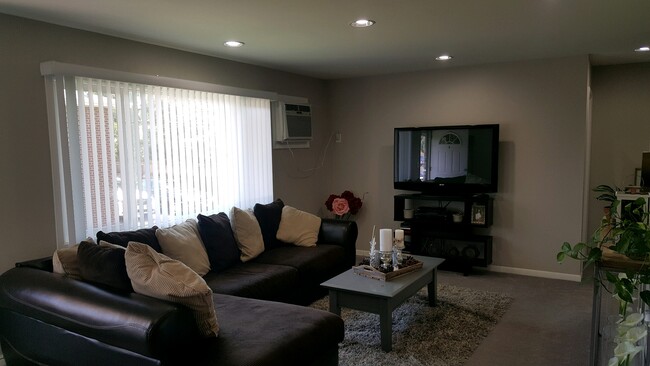 Photo - 133 S 18th Ave Apartment