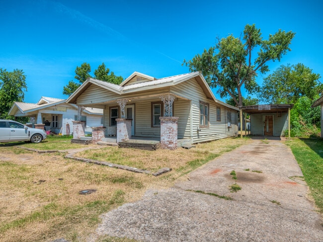 Building Photo - 710 W Benedict St