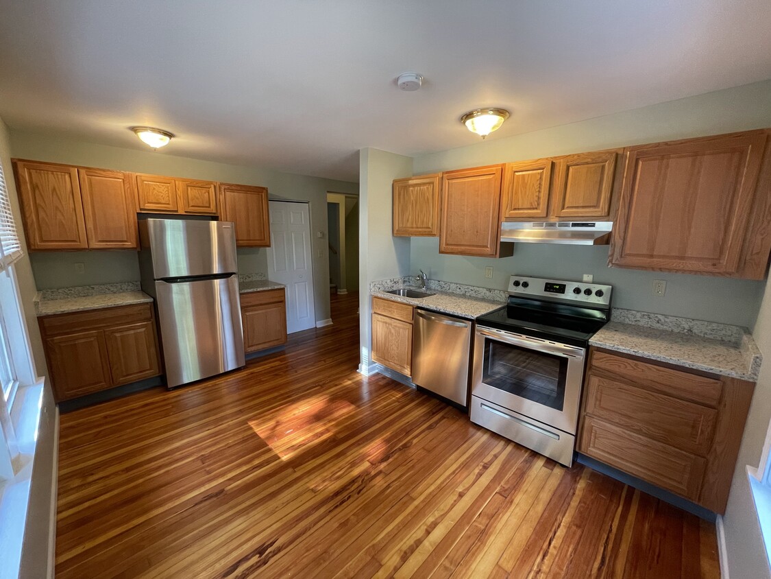 Foto principal - 2765 Whitney Ave
