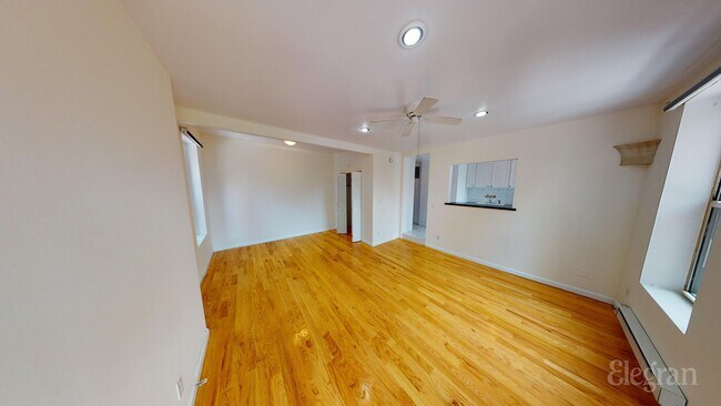 Building Photo - 400 E 78th St