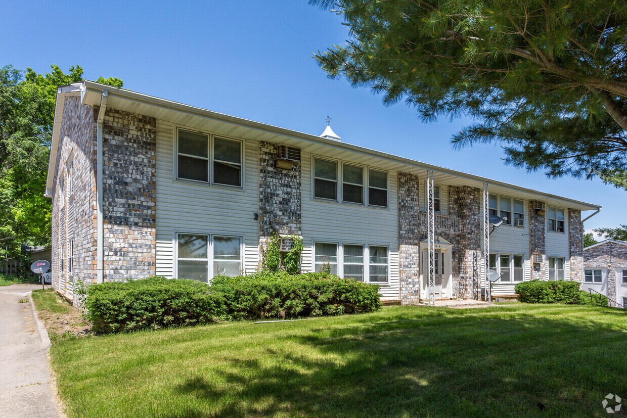 Magnolia Manor Apartments and Townhomes Apartments Des Moines, IA