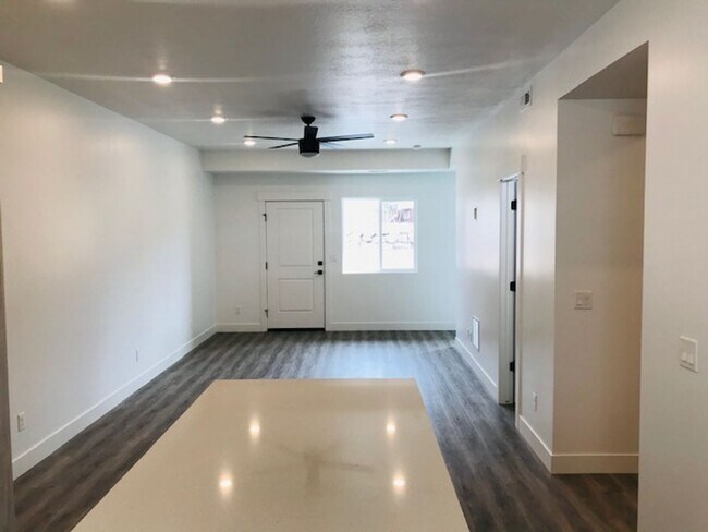 Foto del edificio - Beautiful new construction townhouse with ...