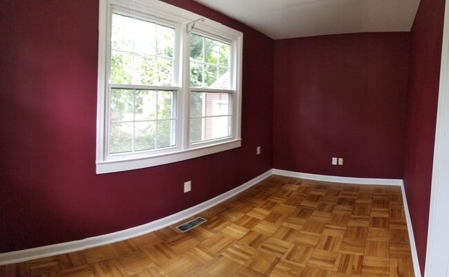 Photo - 702 Tanyard St House