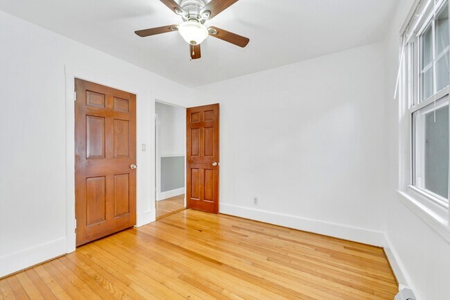 Foto del edificio - 8 Greystone Ave