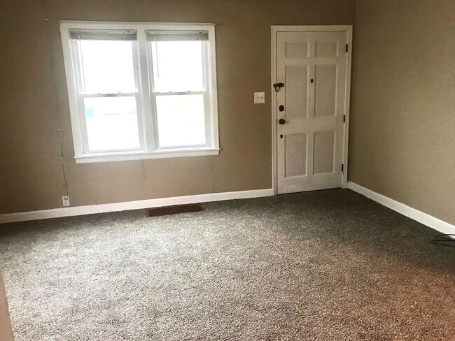 Living Room - 119 Robinson St