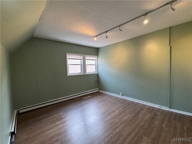 Foto del edificio - 548 Potomac Ave