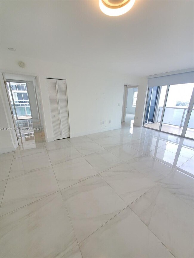 Foto del edificio - 1900 Sunset Harbour Dr