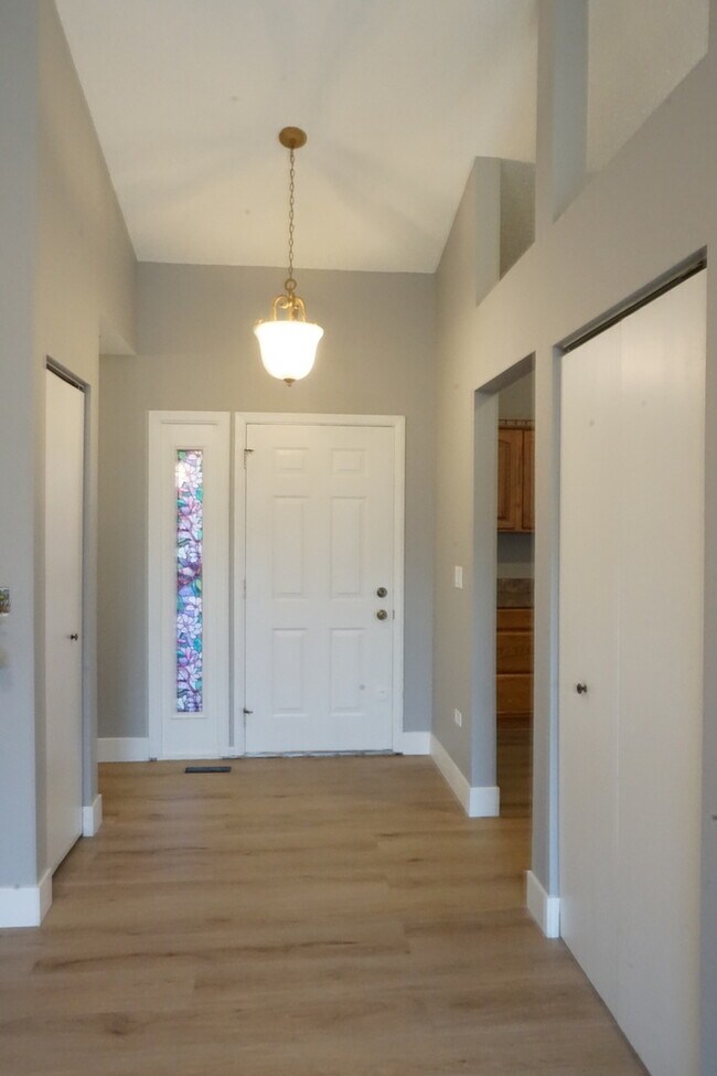 Building Photo - 510 Lasalle Ln