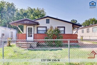 Building Photo - 1757 SW 13th St