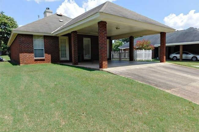 Building Photo - 3736 Roswell Pl