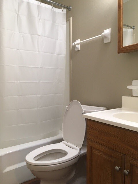 Bathroom - 1395 E Market St