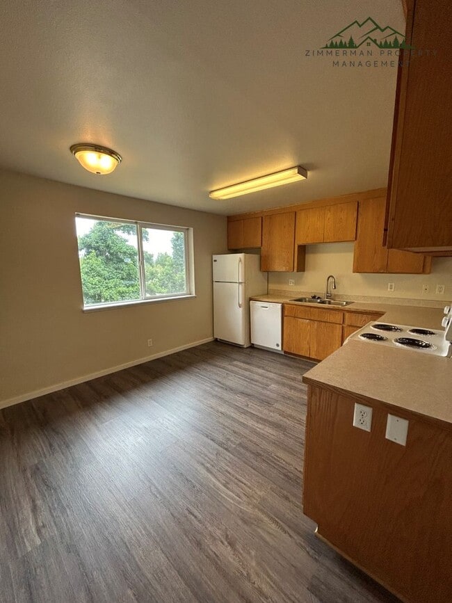 Building Photo - 427 S 58th St