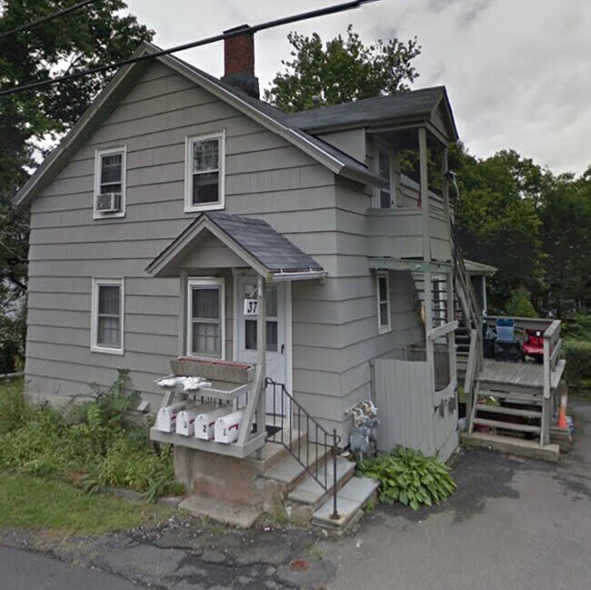 Foto del edificio - 37 Richmondville Ave