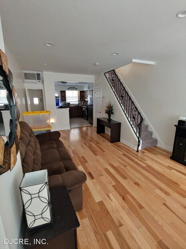 Foto del edificio - 3 br, 1.5 bath House - 2449 s Woodstock St...