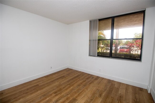 Foto del edificio - 7200 NW 1st St