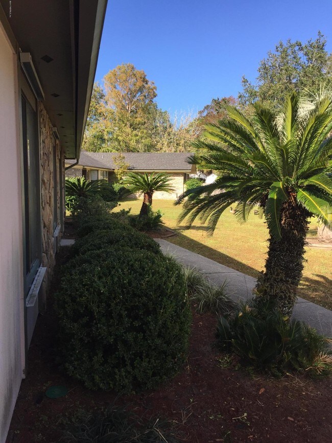 Building Photo - 13151 Rivergate Way