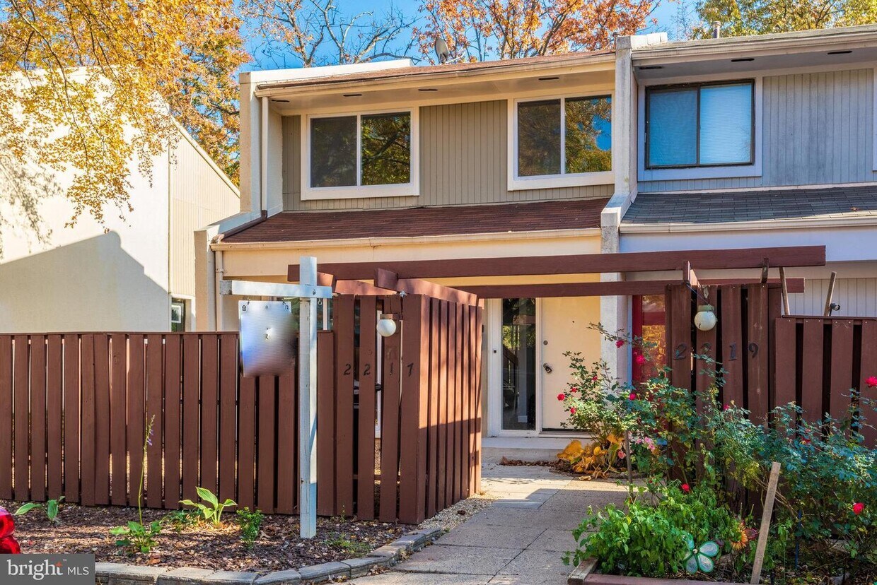 2217 Southgate Square, Reston, VA 20191 Townhouse for Rent in Reston