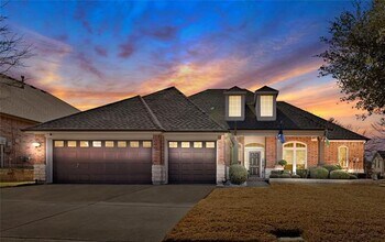 Building Photo - 4937 Bellflower Way