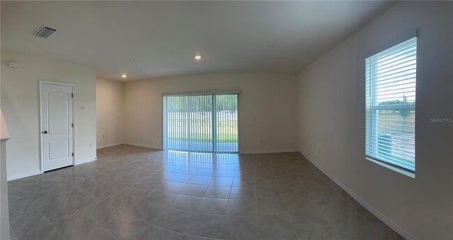 Building Photo - 3356 Private Oak Dr