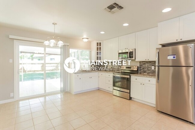 Building Photo - 6831 Blue Lake Dr