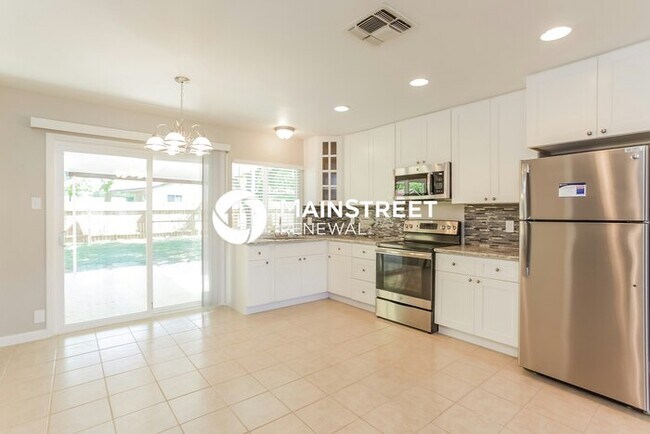 Foto del edificio - 6831 Blue Lake Dr