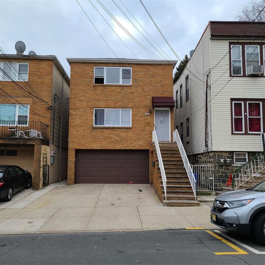 237 71st St, Guttenberg, NJ 07093 House Rental in Guttenberg, NJ