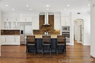 Building Photo - 18 Winfield Dr