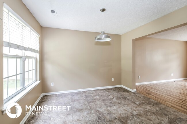 Foto del edificio - 2419 Fairstone Ave