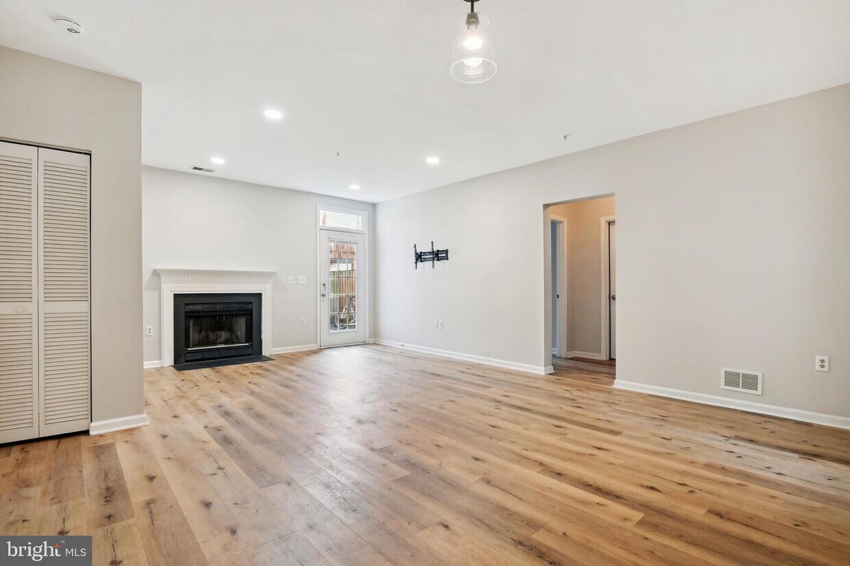 1012 Simsbury Ct Unit 1C, Crofton, MD 21114 Apartment for Rent in